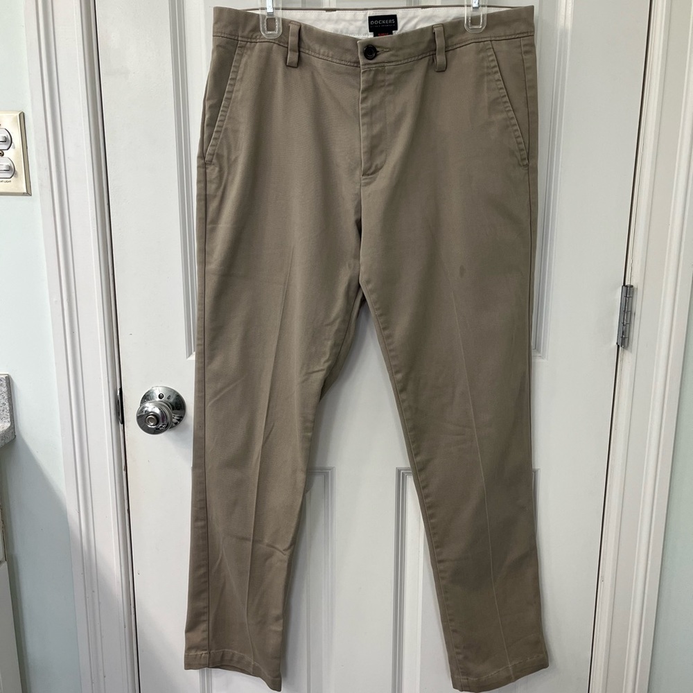 Dockers men’s chino khaki pants - Picture 2 of 7